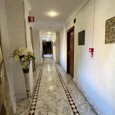 Hotel Elvira