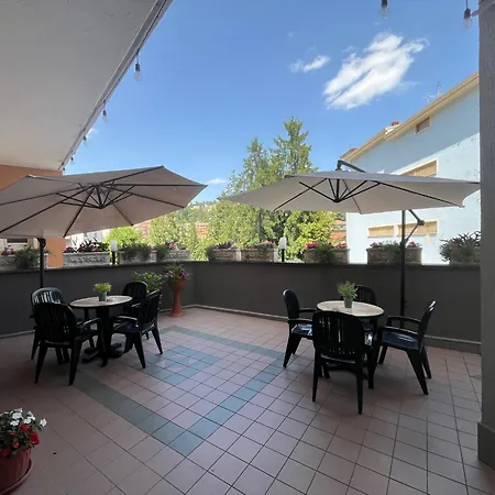 Hotel Elvira 3*